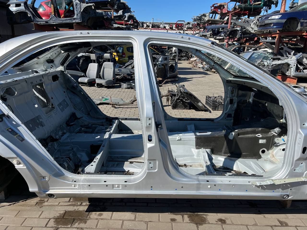 Стойка кузовная центральная правая