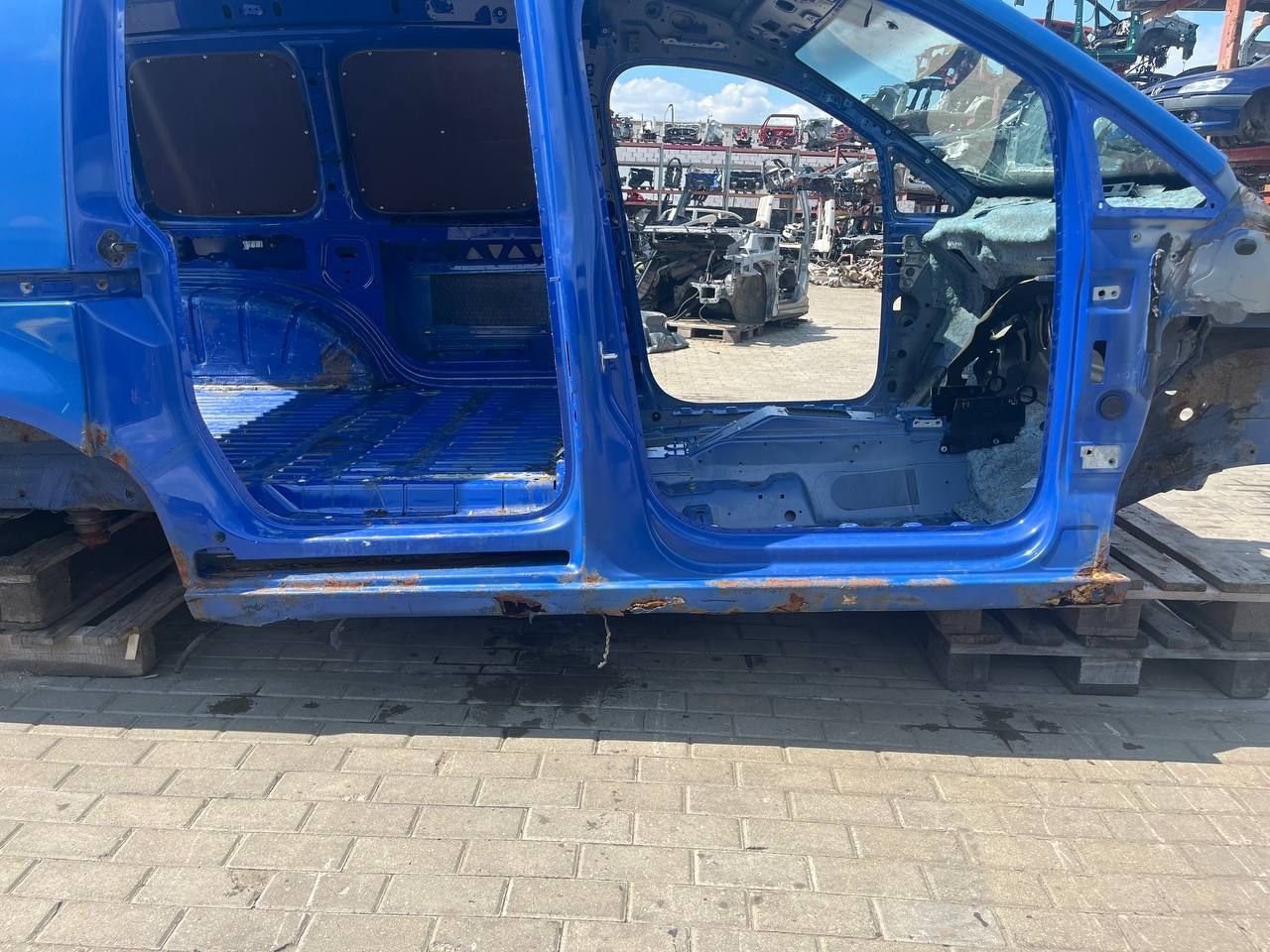 Порог правый