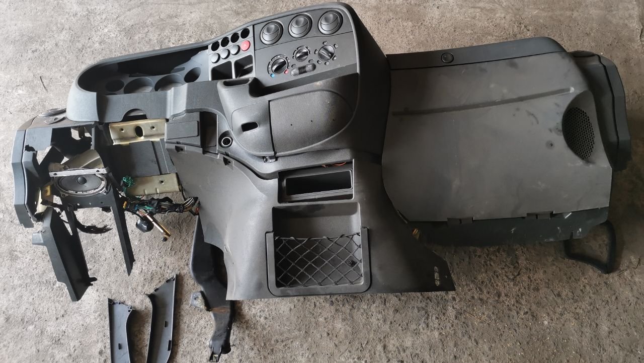 Панель передняя салона (торпедо), Iveco Daily 3 2006