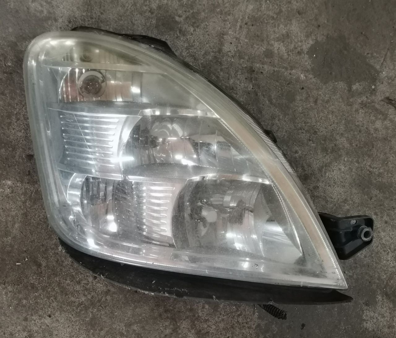 Фара передняя правая, Iveco Daily 4 2009
