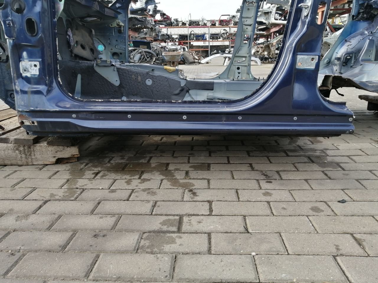 Порог левый 