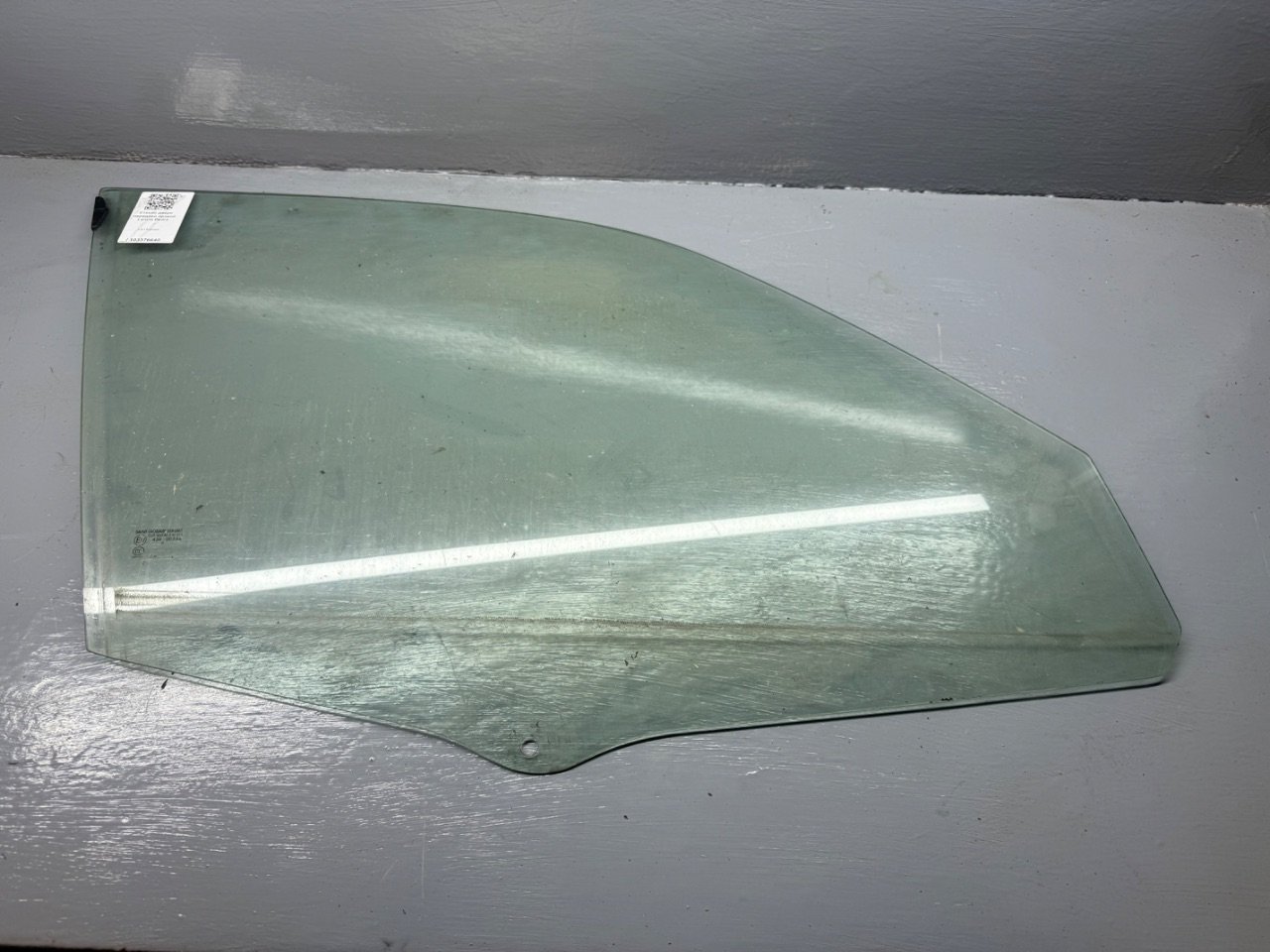Стекло двери передней правой