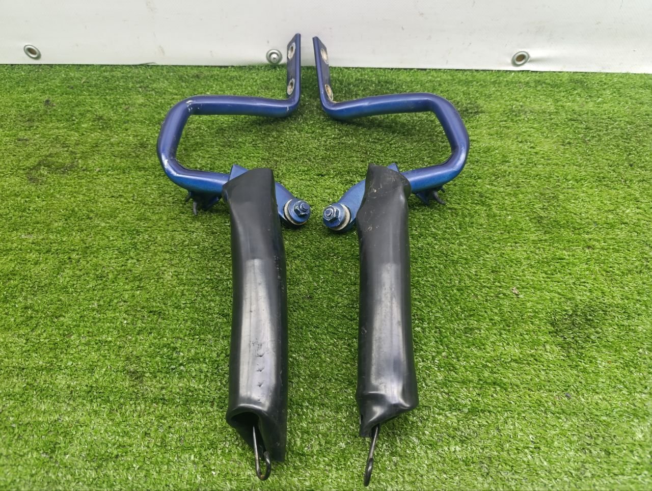 Петля крышки багажника
