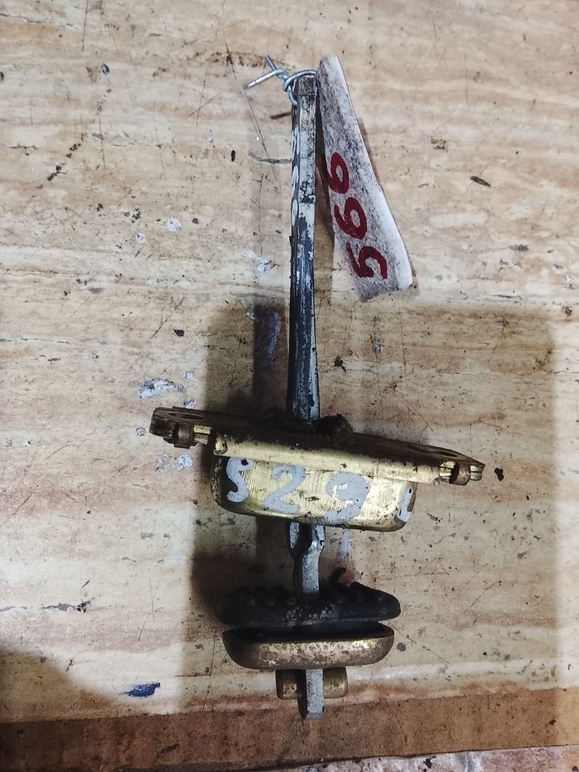 Ограничитель открывания двери задней