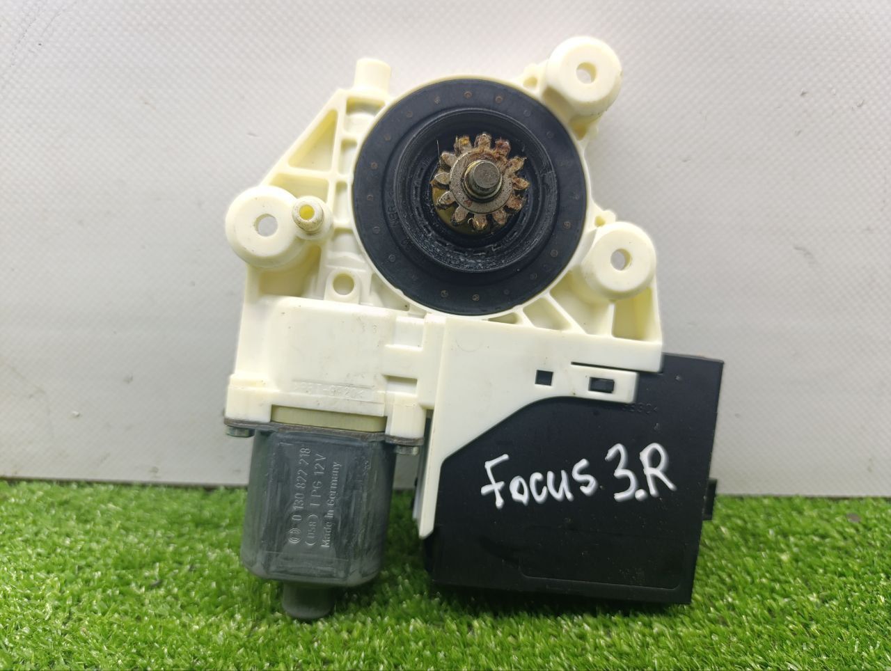 Моторчик стеклоподъемника задний правый